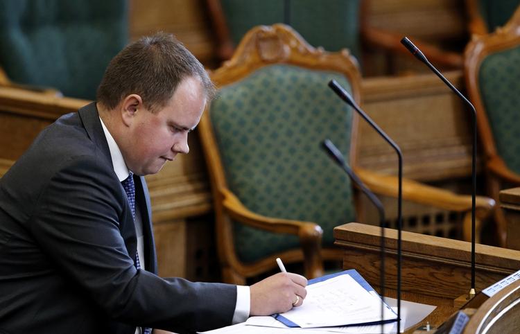 Exitprogram. Dansk Folkepartis Martin Henriksen foreslår en exitprogram målrettet muslimer, der vil ud af religionen. 