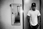 Backstage. Kendrick Lamar fotograferet i sin skurvogn bag ved Arena-scenen - billedet er taget få minutter før hans koncert i 2013 på Roskilde Festivals næststørste scene. 