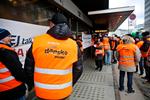 Protest. Ansatte fra lufthavnen i Kastrup talte for 'den danske model', mens Ryanair holder pressemøde. 