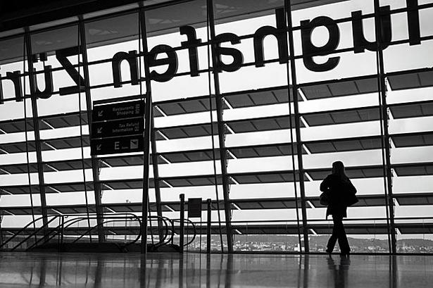 6. Zurich Airport er Schweiz’ største. Her kan du blandt andet opleve verdens længste lufthavnsbar. Den er dog kun tilgængelig for dem, der rejser på 1. eller business class med Swiss eller hvis du er indehaver af et Star Alliance-guldkort. Ikke færre end 91 passagerer kan hælde fadøl ned langs den 27,6 meter lange bar. Og så er drinksene i øvrigt gratis. 