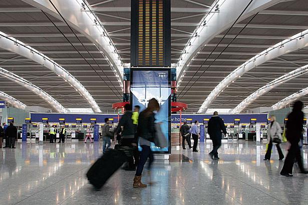 8. Londons Heathrow Airport er en god gammel kending for danske rejsende, der rejser over London og videre ud i verden. Det er Europas mest travle. I mange år var Heathrow kritiseret for at være slidt og uoverskuelig, men siden er terminal 5 kommet til samt en enorm opgradering og forbedring af terminal 2. 