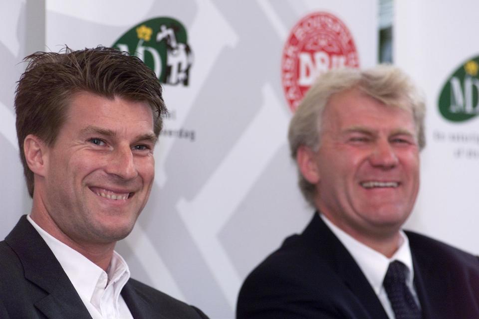 Trænerduo. Morten Olsen valgte sin tidligere landsholdskollega Michael Laudrup som ny assistent. To år senere skiftede Laudrup jobbet ud med en status som cheftræner i Brøndby. Makkerparret nåede at kvalificere Danmark til VM-slutrunden i Japan og Sydkorea, hvor Danmark røg ud i ottendedelsfinalen. 