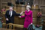 Tillid. Oppositionsleder Lars Løkke Rasmussen (V) lover sammen med statsminister Helle Thorning-Schmidt (S), at der ikke bliver pillet ved udlændingepolitikken, hvis Danmarks retsforbehold i EU bliver lempet ved en folkeafstemning. Arkiv 