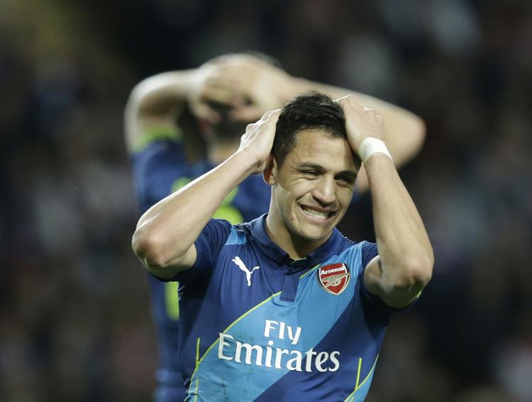 UHA. Arsenals Alexis Sanchez ærgrer sig vildt over en misbrugt mulighed, og dem var der mange af mod Monaco, der denne gang havde sært ved at matche holdet fra London. 