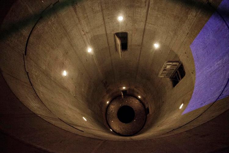 intakt. Denne silo rummede atomvåben i 16 år. »Hvis I taber noget derned, får I det aldrig igen«, advarer vores guide. Foto: 