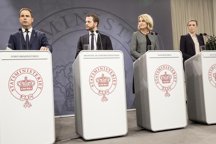 U-vending. Efter både ekspertkritik og politisk modvilje har regeringen valgt at gå på kompromis med deres krav til ny FE-lov. 