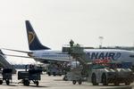 Låst. For første gang er Ryanair landet i Københavns Lufthavn. Til gengæld er det endnu ikke kommet af sted igen. 