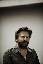 metz. Den 36-årige 'Armadillo'-instruktør Janus Metz vandt torsdag aften hovedprisen i sideprogrammet Semaine de la Critique i Cannes. 