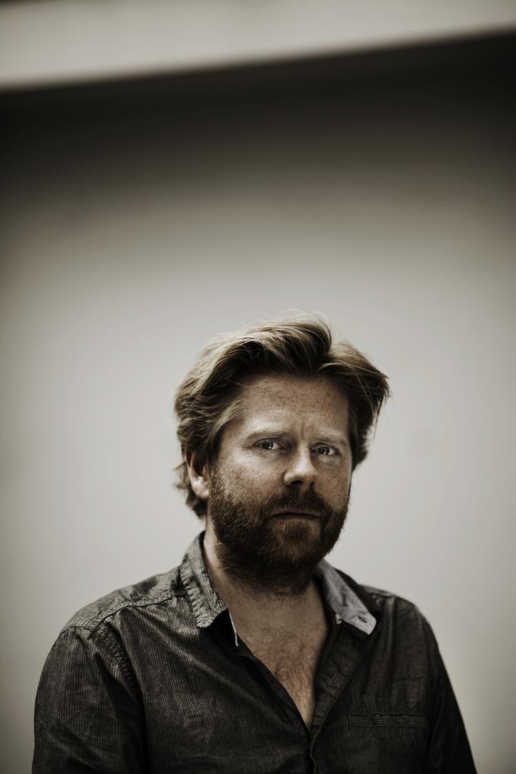 metz. Den 36-årige 'Armadillo'-instruktør Janus Metz vandt torsdag aften hovedprisen i sideprogrammet Semaine de la Critique i Cannes. 