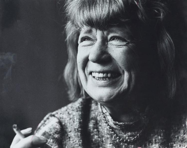 medarbejderskab. Tove Ditlevsen blev i 1973 tilknyttet Politiken som skribent. Men først blev hun selv interviewet. 