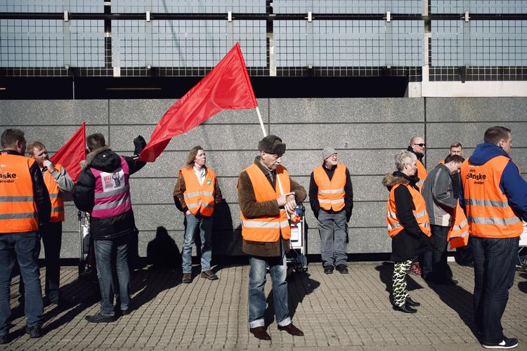 Ventetid. Igen i dag vil faglige aktivister byde Ryanair velkommen til København med krav om indgåelse af dansk overenskomst, når selskabets fly lander klokken 15.05. 