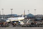 Aktion. I går dukkede mellem 50 og 60 lufthavnsansatte op foran Ryanair-flyet, og forhindrede flyet i at lette i 3 timer. Nu trækkes en række danske fagforeninger i Arbejdsretten af det irske flyselskab. 