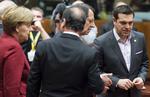 Natteroderi. Tysklands forbundskansler og Frankrigs præsident blev længe oppe i nat for at diskutere med Grækenlands regeringsleder, Alexis Tsipras (til højre). Men både Angela Merkel og François Hollande understregede bagefter, at flere penge kræver klare lister over reformer fra grækerne. 