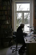 Thomas Bredsdorff, her fotograferet på Det Kongelige Bibliotek., er en af de få engagerede skandinavister. Nu modtager han 'den lille Nobelpris'. (arkivfoto) 