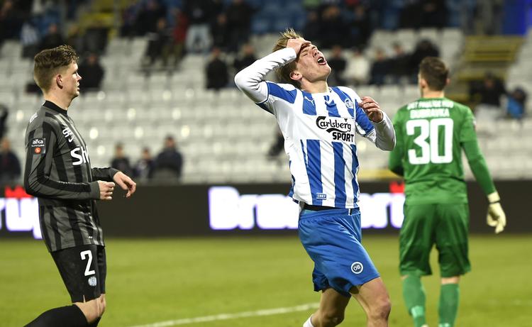 Superliga. OBs Mathias Greve ærgrer sig i nederlaget mod Esbjerg. 