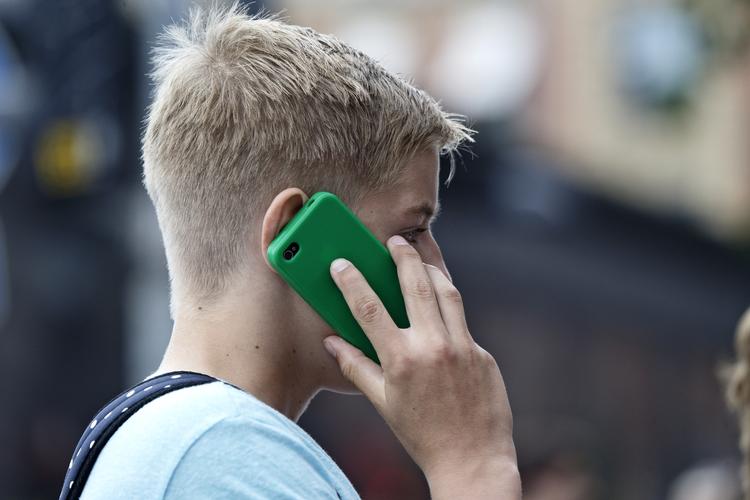 billigere. I januar 2005 kostede det 206 kroner at tale i mobilen 5 timer om måneden – i dag er prisen 79 kroner ifølge de nyeste tal. 