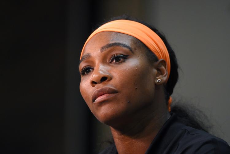 Skadet. Serena Williams' humør var helt i bund, da hun tog imod spørgsmål fra pressen om sit ufrivillige exit. 