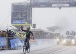 Snestorm. Bjergkongen Nairo Quintana stred sig for en uge siden til stor sejr under vanvittige forhold i Tirreno-Adriatico. 