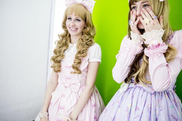 Smile. Sarah Bech (tv.), 24 år, og Maja Jørgensen 15 år (th.) er til NatNight på Nationalmuseet med cosplay-tema. Cosplayerne bruger timer på at blive til sin figur og når man så er 'in character', bliver det foreviget og delt via sociale medier. 