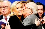 Stuerent. Marine Le Pen har siden hun overtog som leder af Front National efter sin far Jean-Marie Le Pen (t.h.) kæmpet for at fremstille partiet som kompetent og ansvarligt. 