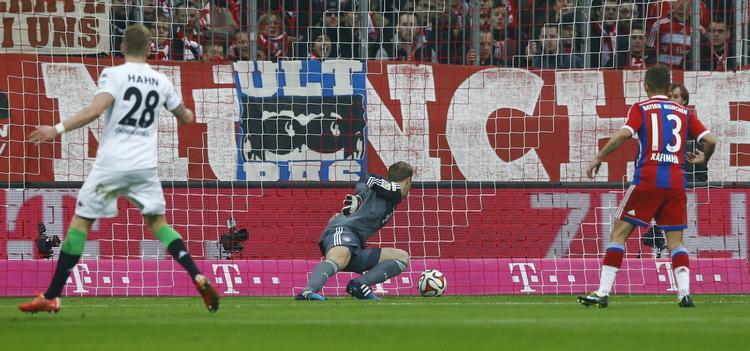Drop. Manuel Neuer tabte bolden på stregen og måtte se gæsterne komme foran. 