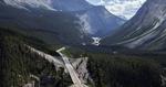 Smuk. Icefield Parkway, hvis rigtige navn er Highway 93 North, er indgangen til Jasper. Den 230 kilometer lange vej forbinder Lake Louise i Banff Nationalpark med Jasper Nationalpark og kaldes '20 gange Schweiz på én vej'. 
