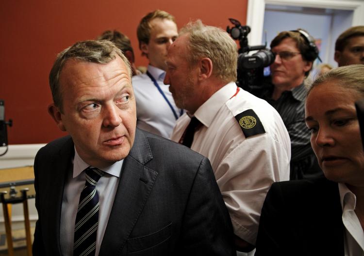 Folketingets medlemmer har god grund til at kigge sig over skulderen. Danskerne er nemlig meget utilfredse med de folkevalgte. 
