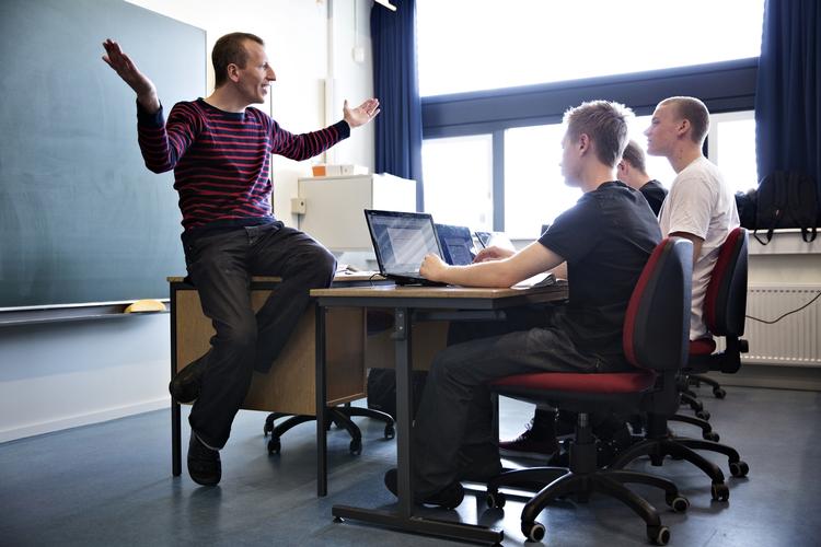 Prisvinder. I 2013 vandt Rudi Lauridsen fra Sct. Knuds Gymnasium i Odense Politikens Undervisningspris. 