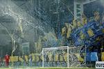 bøde. Brøndbys fans lavede en festlig optakt til kampen mod FCK i Parken. Senere blev der brugt kasteskyts og romerlys. 