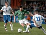 Frodi Benjaminsen (til venstre) havde ikke heldet med sig i nederlaget til Irland i 2004, men søndag eftermiddag kom han på måltavlen i kampen mod Island. Arkivfoto. 