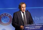 stikpiller. Michel Platini er netop blevet genvalgt til posten som præsident i Uefa, men franskmanden har ikke kastet sig ud i et kampvalg med rivalen Sepp Blatter om præsidentposten i Fifa. 