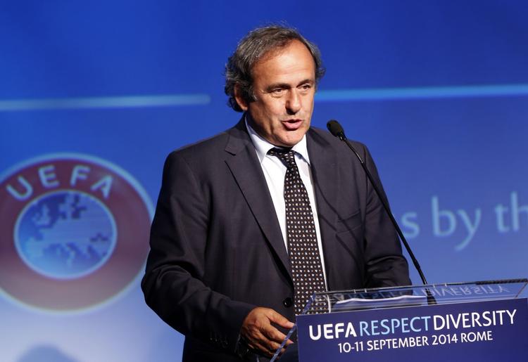 stikpiller. Michel Platini er netop blevet genvalgt til posten som præsident i Uefa, men franskmanden har ikke kastet sig ud i et kampvalg med rivalen Sepp Blatter om præsidentposten i Fifa. 