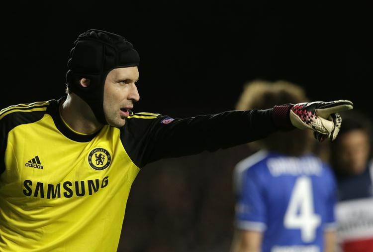 skifte. Petr Cech holder stadig et fornemt niveau i målet, men er ikke længere førstevalg i Chelsea, hvor Thibaut Courtois har udviklet sig til en af verdens bedste keepere. 
