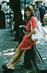 stjerne. Selv om Trille solgte masser af plader og gav udsolgte koncerter landet over, rynkede mange på næsen, fordi hun jo 'bare' var en pige med en guitar. I dag hedder det singersongwriter og nyder større anerkendelse 