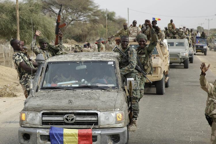 Massebortførelse Flere hundreder er angiveligt blevet bortført af Boko Haram i den nigerianske by Damasak. Her ses soldater fra en af de regerinsgstyrker, der tidligere på måneden pressede den ekstremistiske oprørsgruppe ud af byen. 
