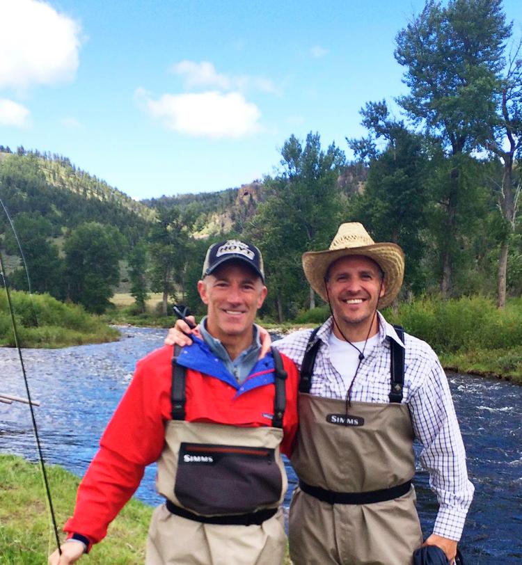 Lystfiskere. USA’s ambassadør Rufus Gifford og hans samlever Stephen DeVincent var sidste sommer på ferie i staten Montana, hvor de bl.a. var på fisketur. Privatfoto 