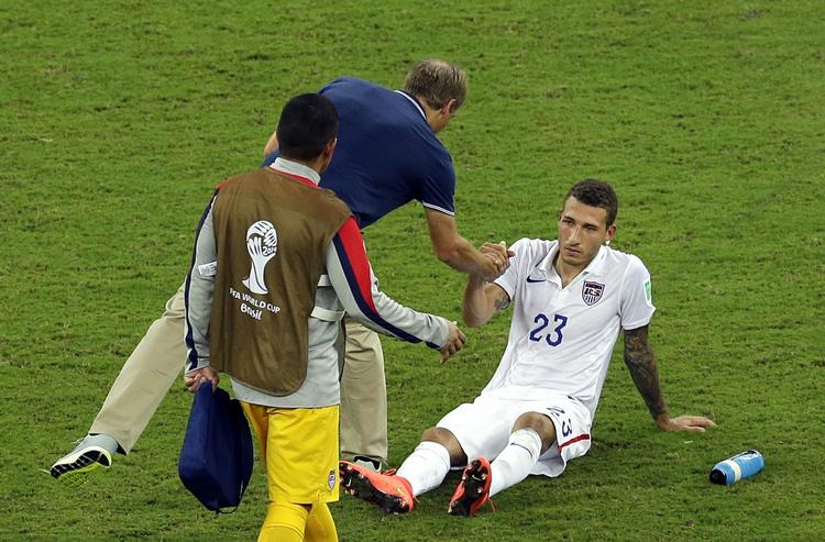 KLassisk. Som de fleste af sine tyske venner på det amerikanske landshold har Fabian Johnson (th) en far, der har været udstationeret som soldat i Tyskland. 