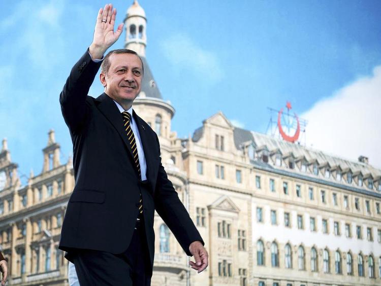 Rentekrig. Den tyrkiske præsident Recep Tayyip Erdogan skælder og smælder over centralbankes politik og kalder nationalbankdirektøren forræder. 