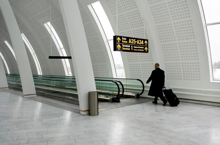 Flyttedag. Fra på mandag er det slut med den lange gåtur mellem udenrigs- og indenrigsfly i lufthavnen i Kastrup. Arkivfoto: Finn Frandsen 