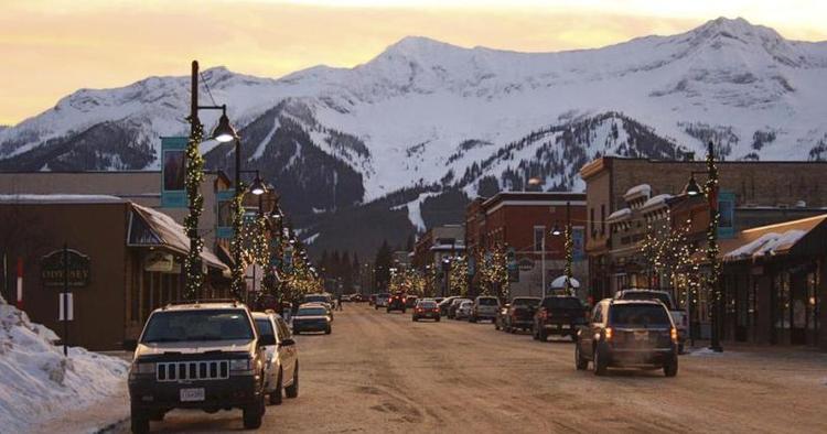 Rockies. En af de mange rejsemuligheder, der gemmer sig i Rocky Mountains, er blandt andet muligheden for skiferie. 