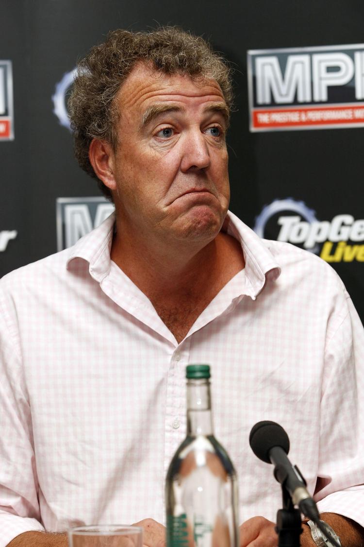 Fyret. Efter lange forhandlinger er tv-værten Jeremy Clarkson (på billedet) fyret fra BBC. »Det er ikke en beslutning, jeg har haft let ved at træffe«, BBC's generaldirektør Tony Hall. 