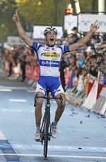 TRIUMF. Belgiske Jelle Wallays vandt i eferåret Paris-Tours, og onsdag slog han til på de belgiske brosten. 