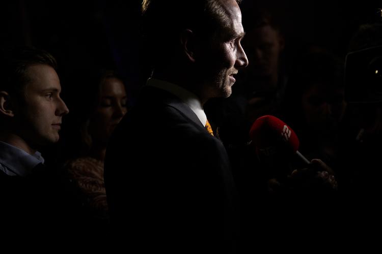 Partistøtte Venstres næstformand og gruppeformand kalder regeringens partistøtteforslag »skæv« og kun til fordel for røde partier. 