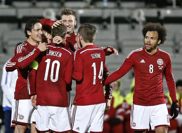 TOPKARAKTER. Naturligvis er tremålsskytten Nicklas Bendtner øverst i karakterbogen efter 3-2-sejren over USA. 