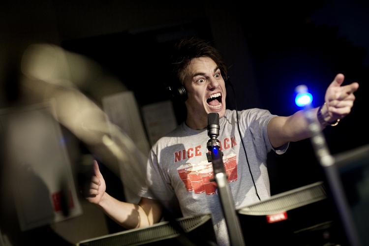 Kursskifte. Komikeren Anders Stjernholm stiller op som folketingskandidat for det nye parti Alternativet ved det kommende valg. 