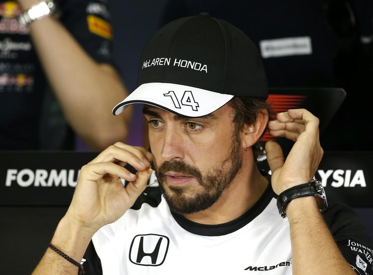køreklar. Fernando Alonso fastholder, at der var et problem med rattet, da han kørte galt i Barcelona. Men måske bliver det aldrig fastslået, hvad der skete. 