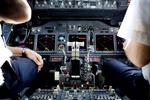 Cockpit. Antallet af medarbejdere i flyets forreste rum er kommet i fokus hos flyselskaber verden over, efter lydoptagelser fra det forulykkede Germanwingsfly viser, at andenpiloten var alene i cockpittet, da flyet ramte ind i et bjerg. 