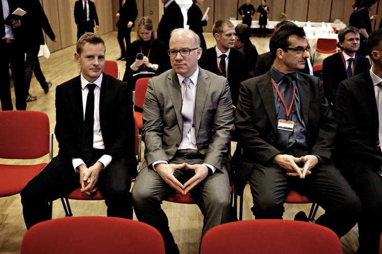 Salg.  Den ekstraordninære generalforsamling i Dong i 2014, hvor Martin Hintze (i midten) blev udpeget til at siddet i bestyrelsen på vegne af Goldman Sachs. 