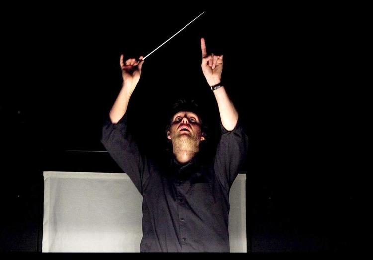 Linjer. Thomas Søndergård har været chefdirigent for BBC's orkester i Wales siden 2012. Hans første album med orkestret kombinerer lange linjer med nærvær i detaljen. 