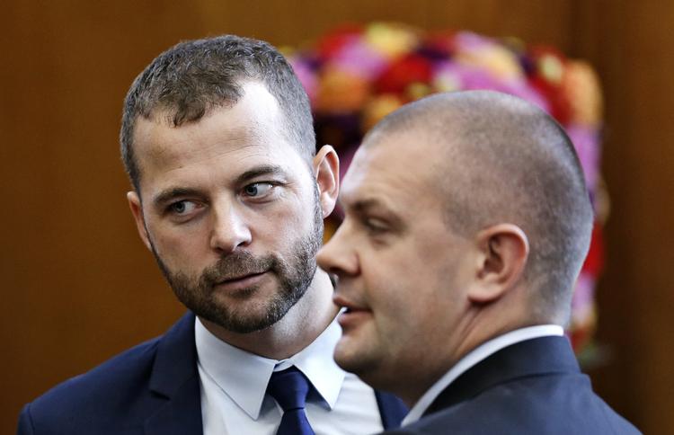 glade. Økonomi- og indenrigsminister Morten Østergaard (R) mener, »der er fremgang i dansk økonomi«, og finansiminister Bjarne Corydon (S) er også optimistisk, om end han peger på, at foråret jo altid er lunefuldt. 